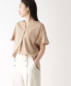 シルエットにこだわった上品なペプラムデザインプルオーバー