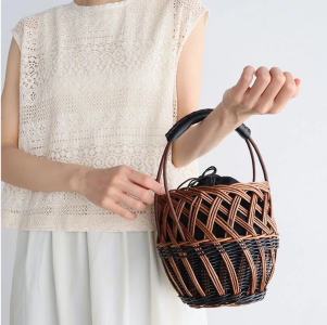 shesay 表情豊かな編み柄がポイント 柳とポリプロピレンの丸型カゴバッグ