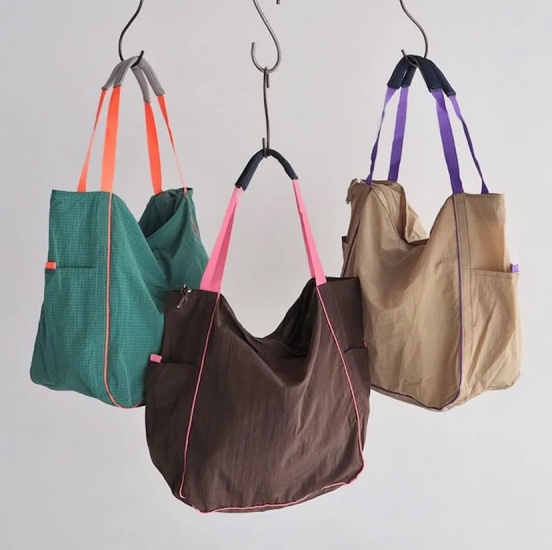 EARTH MADE N/LIP LINE TAPE PACKABLE TOTE