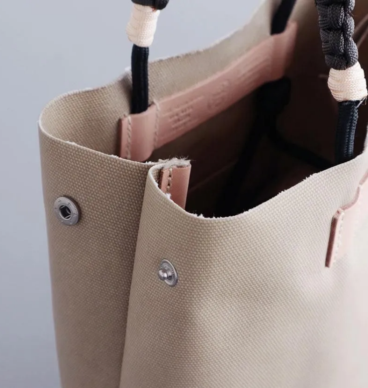 HAIDA NANUK Paraffin Canvas Tote Bag